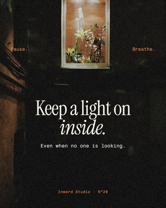 Post de Inward Studio: «Pause. Breathe. Keep a light on inside. Even when no one is looking.»