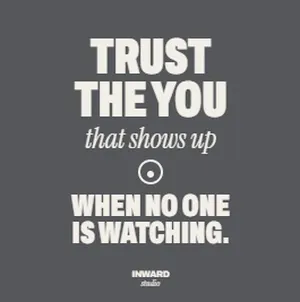 Detalle del estampado IS008 «No one is watching»